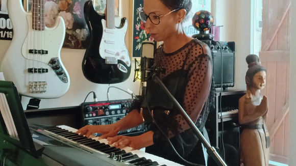 MarleneLily_Here comes the rain again